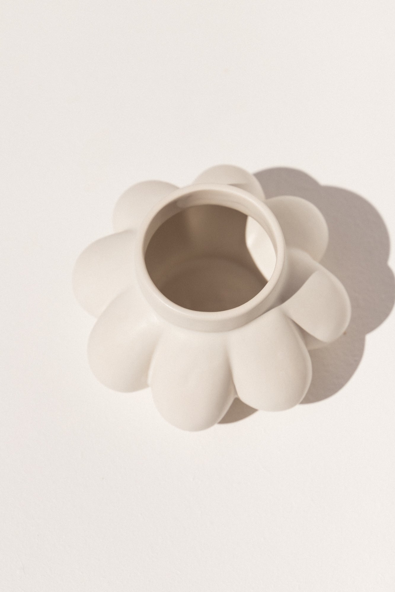 Severj Studio Istanbul white ceramic Garlic 1 vase on makers' Mrkt Makers Market Melbourne